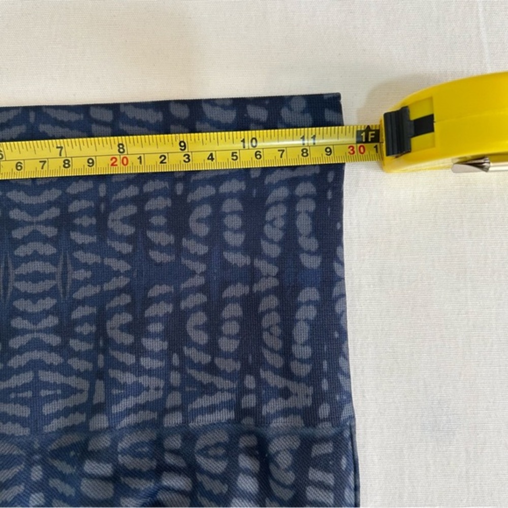 Women’s Spanx Look at‎ me Now Seamless Leggings Medium Indigo Geo EUC - Picture 11 of 11